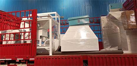 客戶(hù)定制顏色32型部分飼料設(shè)備發(fā)往祁連