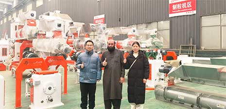 阿富汗客戶訪問強福機械購買飼料顆粒生產(chǎn)線