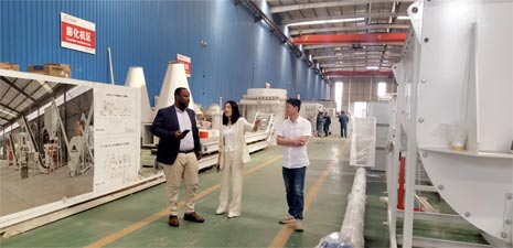 中東客戶訪問強(qiáng)福機(jī)械購買飼料成套設(shè)備