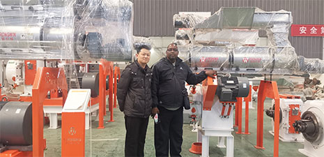 莫桑比克客戶訪問強福機械購買飼料顆粒生產(chǎn)設(shè)備